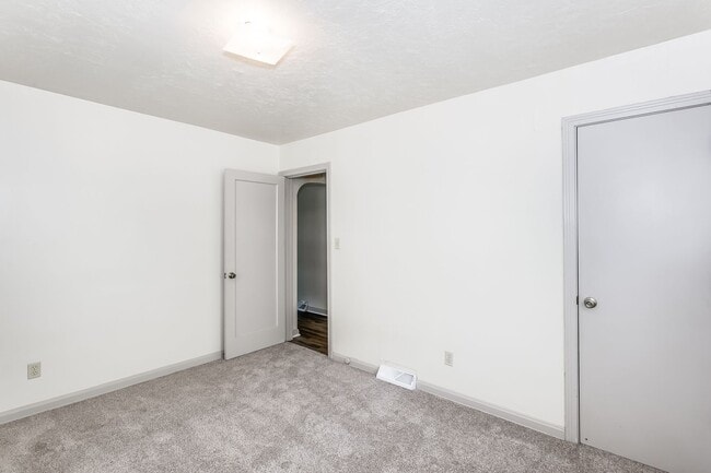 Building Photo - 742 S Dellrose St