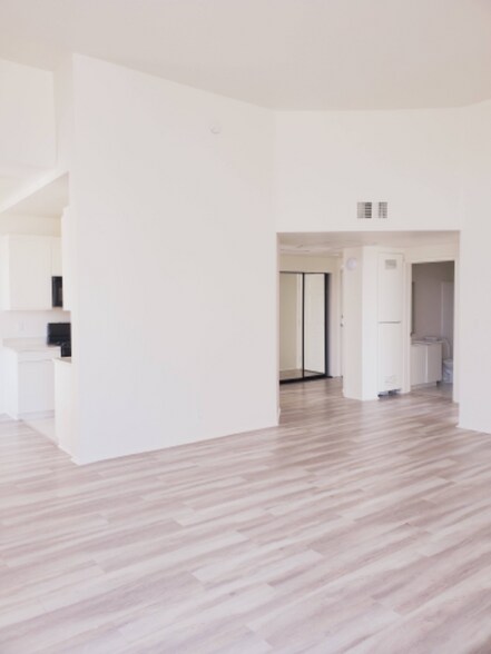 Building Photo - 4343 Whitsett Ave