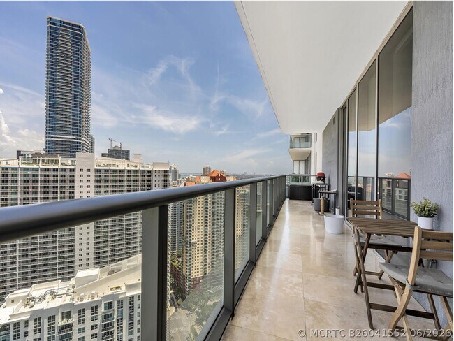 Building Photo - 1300 Brickell Bay Dr