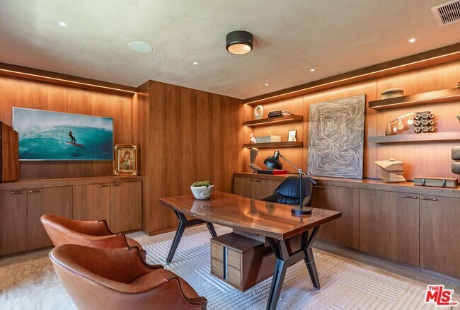 Building Photo - 400 Toyopa Dr