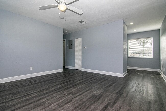 Building Photo - Newly Renovated and Remodeled - 2 Bedroom 1 Bath for Lease in Brandon, FL
