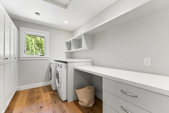 Building Photo - 1575 Fox Ridge Rd