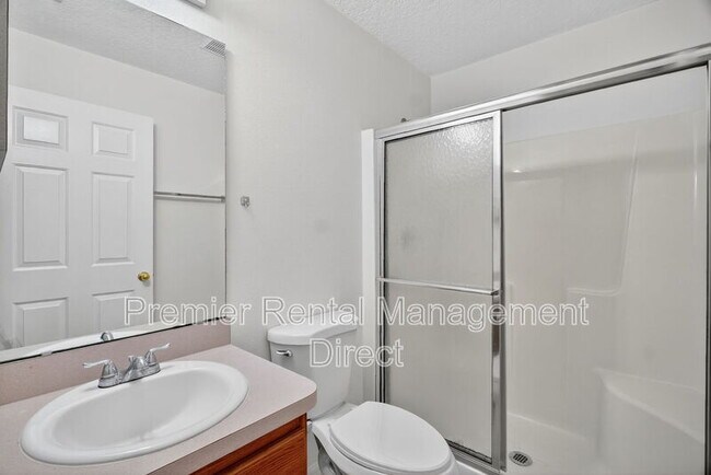 Building Photo - 525 Paulling Dr