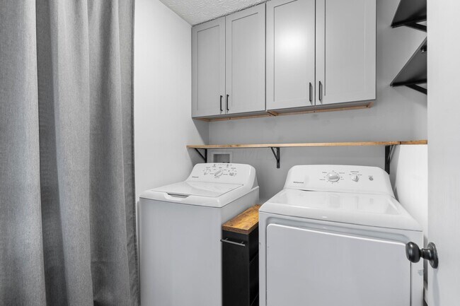 Building Photo - 2641 River Look Dr