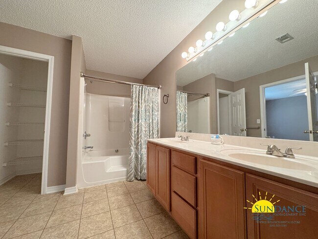 Building Photo - Stylishly Updated 3BR Home Minutes from Destin Harbor & Henderson Beach!