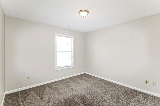Building Photo - 3387 Summit Glen Dr