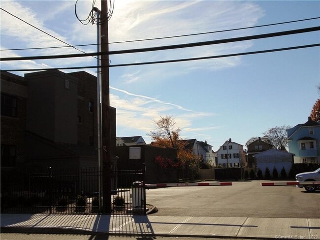 Building Photo - 2836 Fairfield Ave