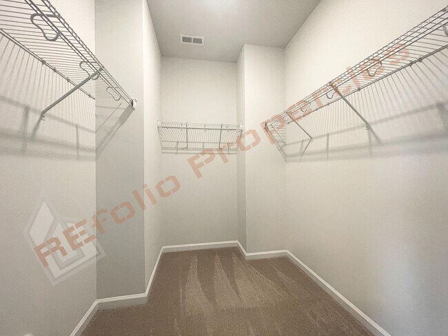 Building Photo - Charming 3 Story 4 Bedrooms with 1st Floor Guest Suite Townhome @ Smith Farm, Apex, Available Now!