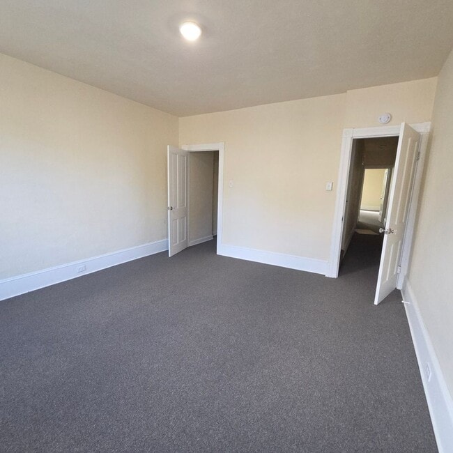 Building Photo - 33-35 Washington Street