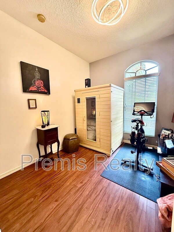 Building Photo - 431 Denise St