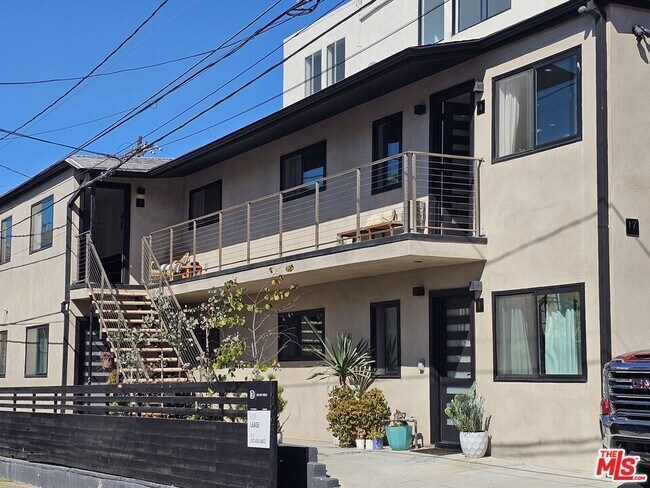 Building Photo - 17 Sunset Ave
