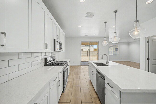 Building Photo - 10984 W Pierce St