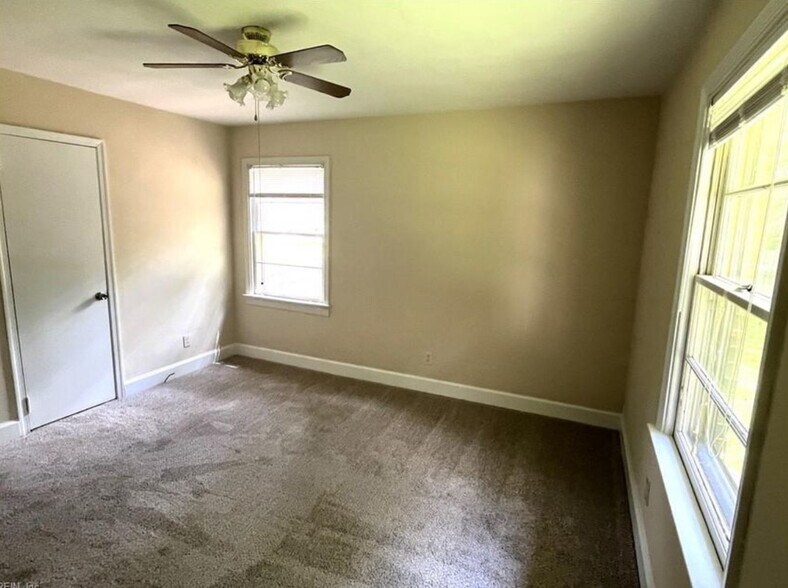 Building Photo - 229 Bridgeview Cir