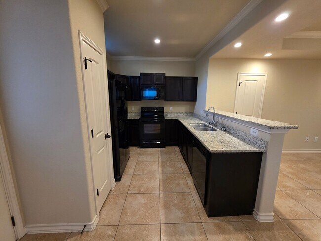 Building Photo - 6838 Lakeview Dr.