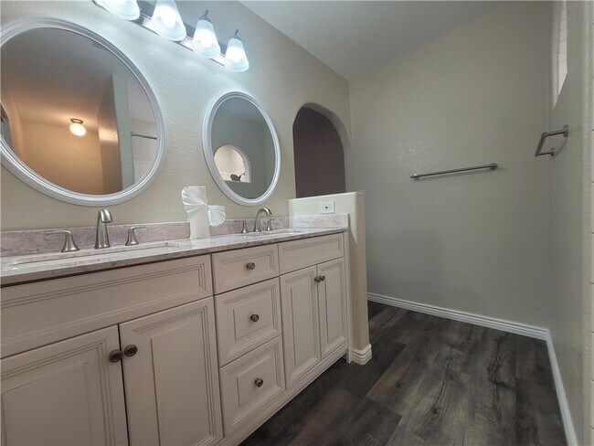 Building Photo - 2986 Ladera Dr