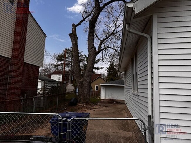 Building Photo - 35442 Stellwagen St