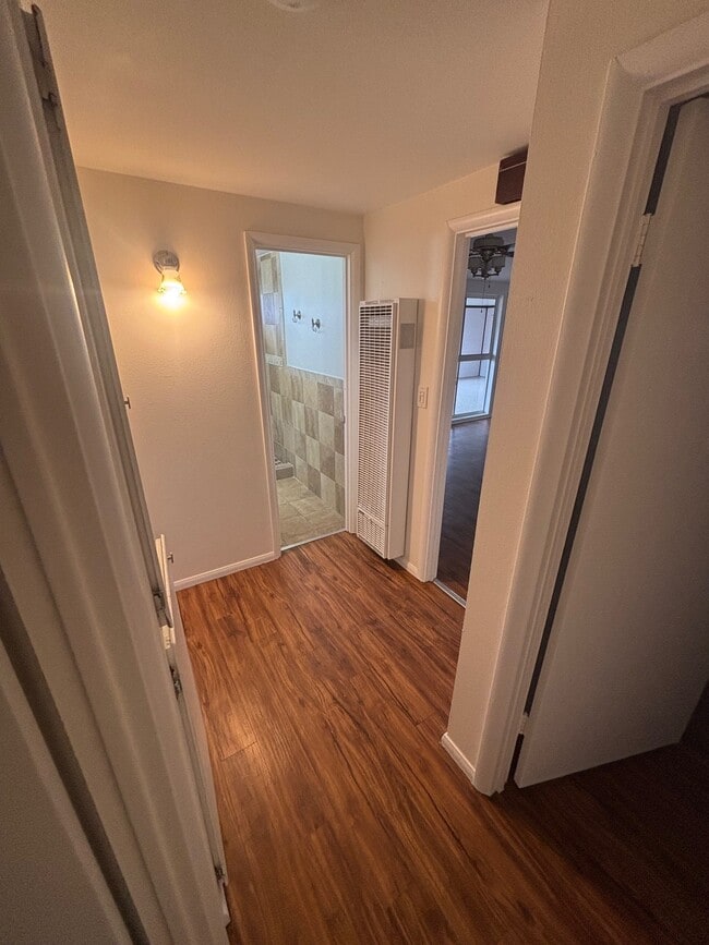 Building Photo - 379 Roberts Ave