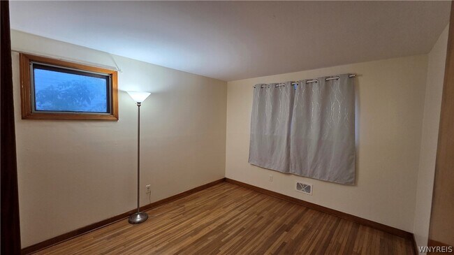 Building Photo - 419 Cherokee Dr