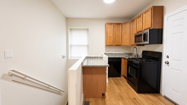 Building Photo - 4605 N Kimball Ave