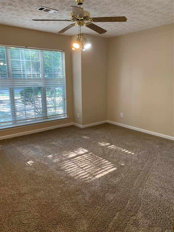 Building Photo - 131 Live Oaks Dr