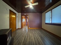 Building Photo - 709 E Poplar St