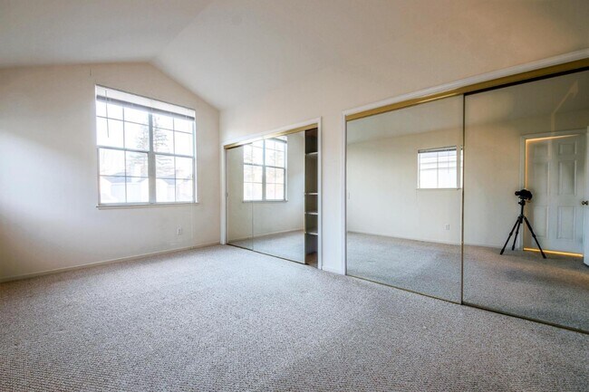 Building Photo - 106 Concord Cir
