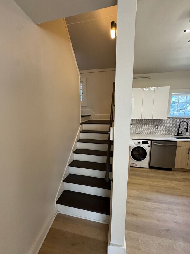 Building Photo - 1bd/1ba Seattle House