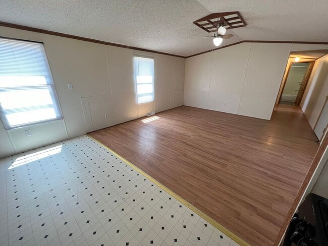 Building Photo - 3 Bed 2 Bath Updated Mobile Home w/ Fenced...