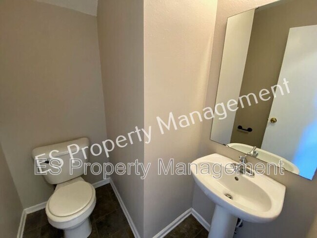 Building Photo - 8415 Ash Grove Dr