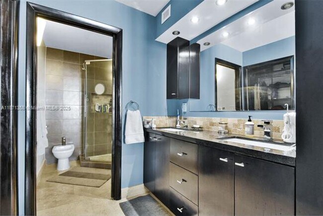 Building Photo - 2401 Collins Ave