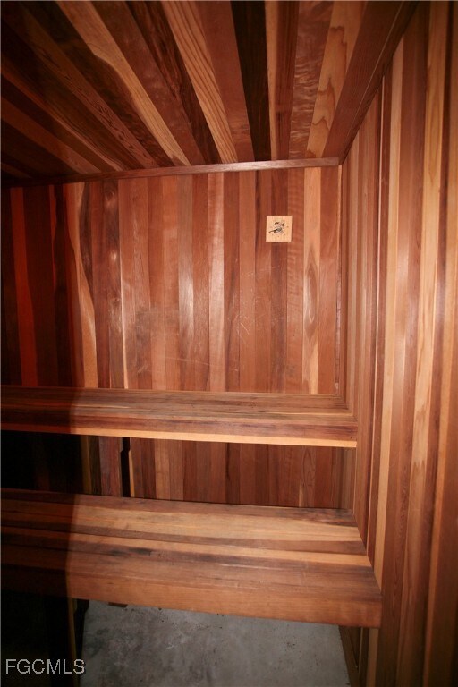 Building Photo - 1525 Covington Cir E