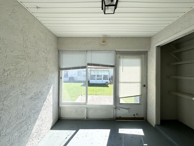 Building Photo - "Charming 2-Bed, 2-Bath Oasis in New Port ...