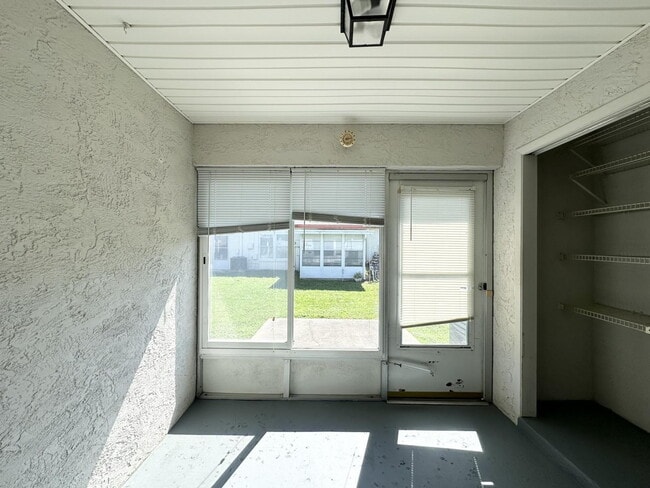 Building Photo - "Charming 2-Bed, 2-Bath Oasis in New Port Richey – Your Ideal Retreat Awaits!"