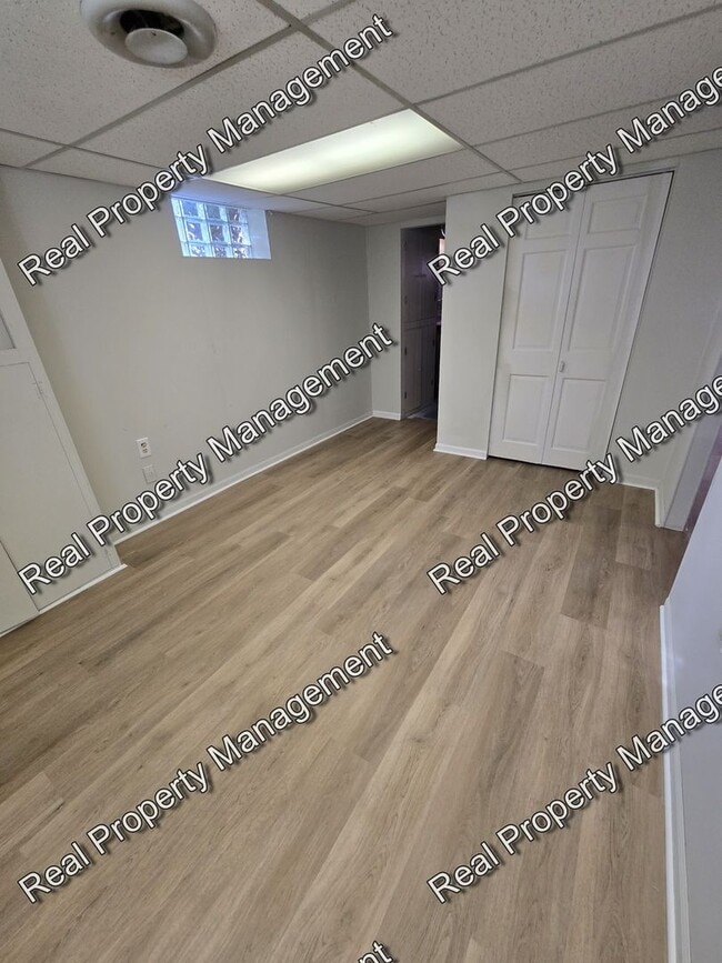Building Photo - Three Bedroom Ranch