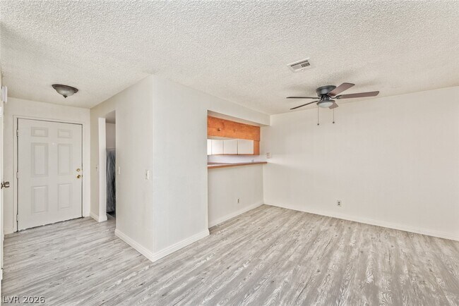 Building Photo - 2080 E Karen Ave
