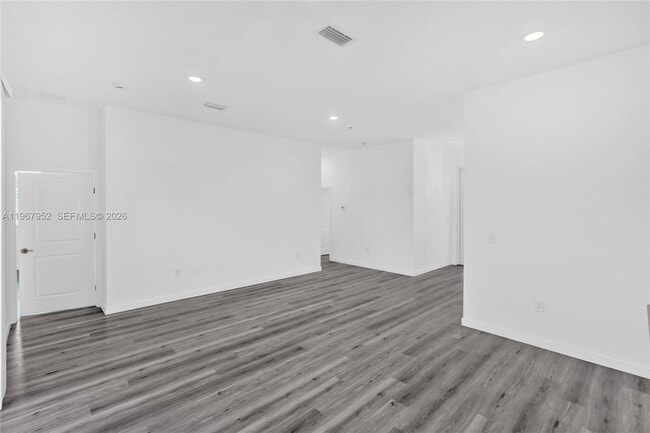 Building Photo - 719 Little Rock St E