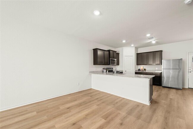 Building Photo - 101 Hyacinth Way