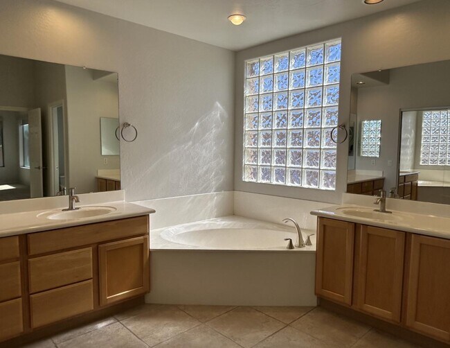 Building Photo - 26041 N Fernbush Dr