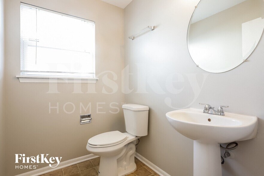 Building Photo - 2325 N Salem Ln