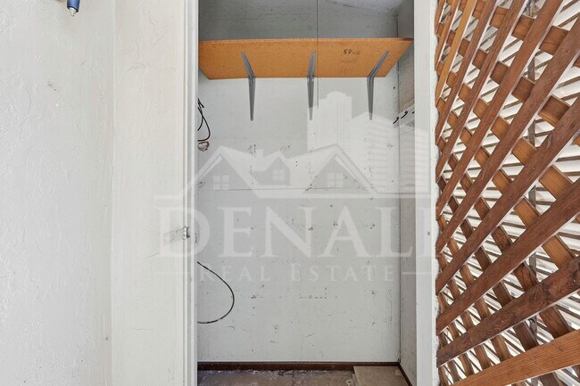 Building Photo - 808 S Langley Ave