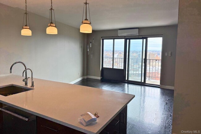 Building Photo - 25-40-40 Shore Blvd