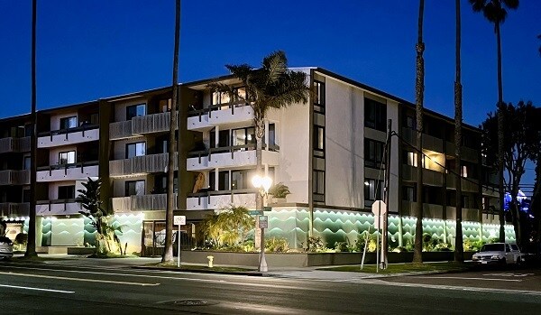 Gorgeous front with ocean waves - OG Vista