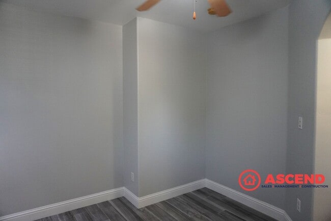 Building Photo - Gorgeous home located in the Northeast!
