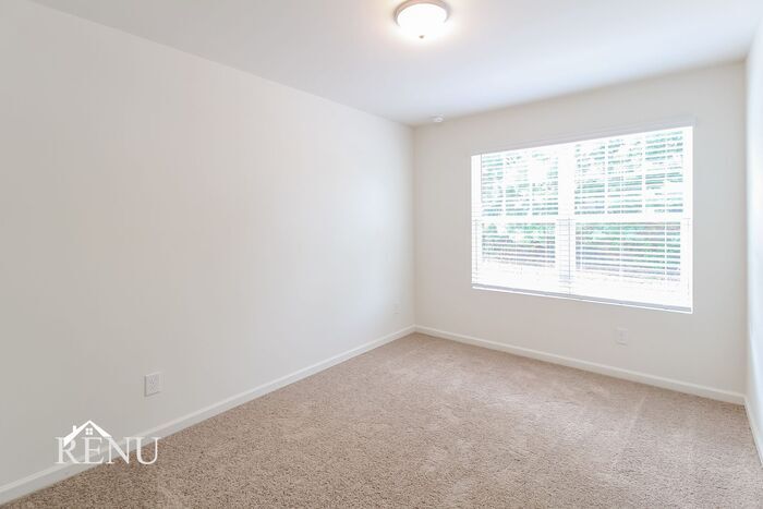 Building Photo - 3057 Lexington Terrace