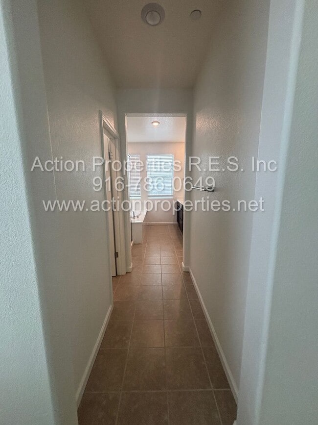 Building Photo - Rocklin Meritage Durango Subdivision - 2 S...