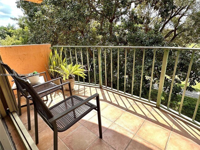 Primary Photo - 9360 Fontainebleau Blvd