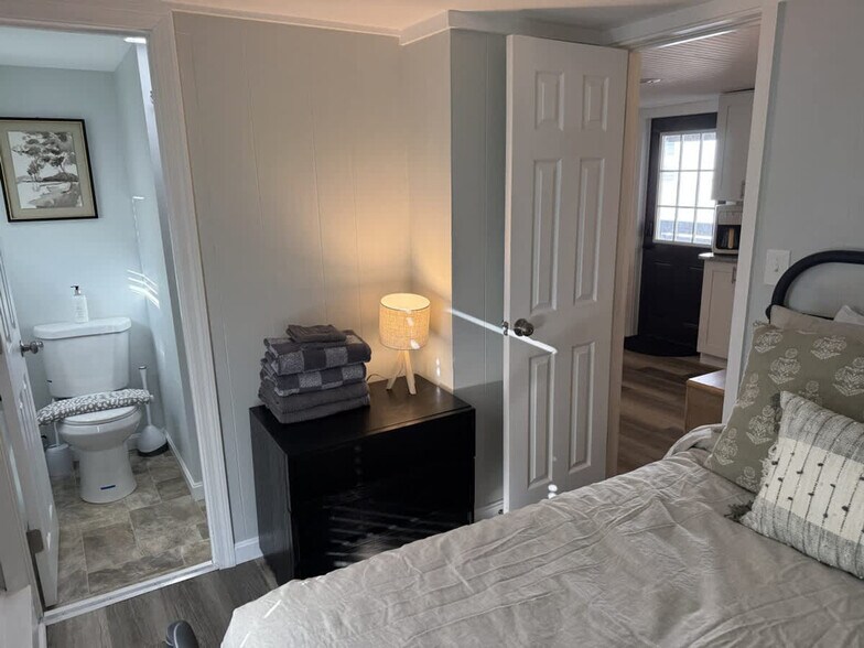 Building Photo - 4 Auburn Ave Ext