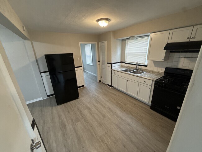 Building Photo - 7441 Calvin Ave