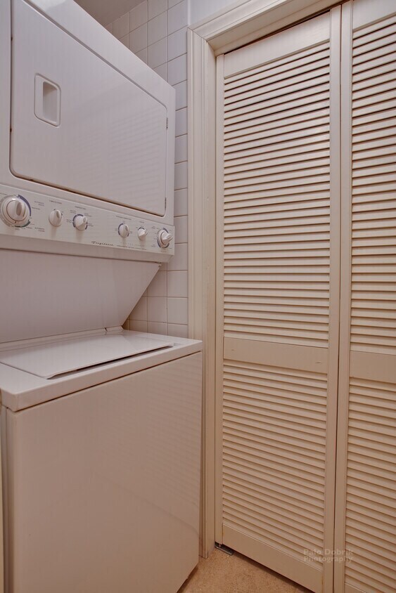 Building Photo - 1538 W George St