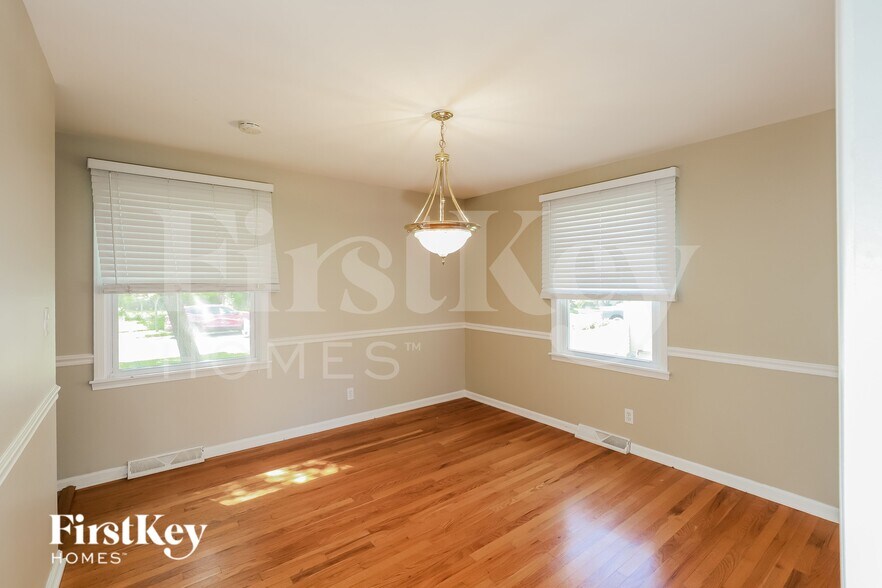 Building Photo - 8408 W 89th St